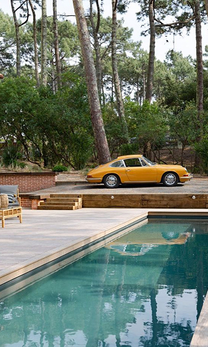 Van de luxe garé à un parking représentant un des services de luxes de Utlibri