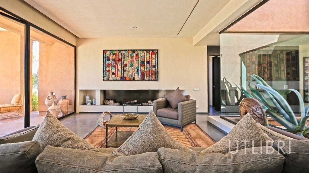Extraordinary villa, Road to Fes