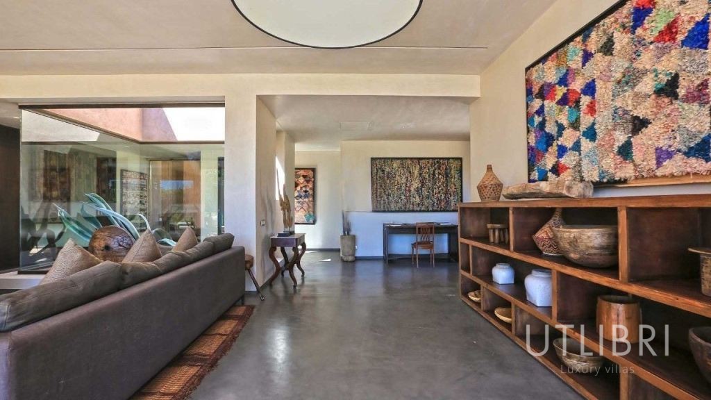 Extraordinary villa, Road to Fes