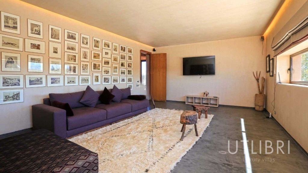 Extraordinary villa, Road to Fes