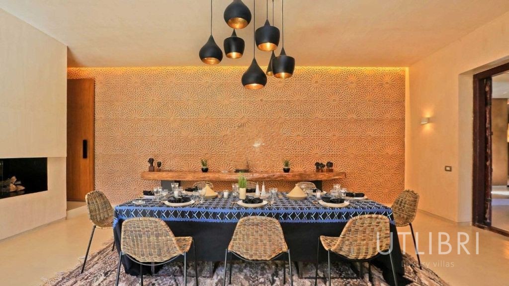 Extraordinary villa, Road to Fes