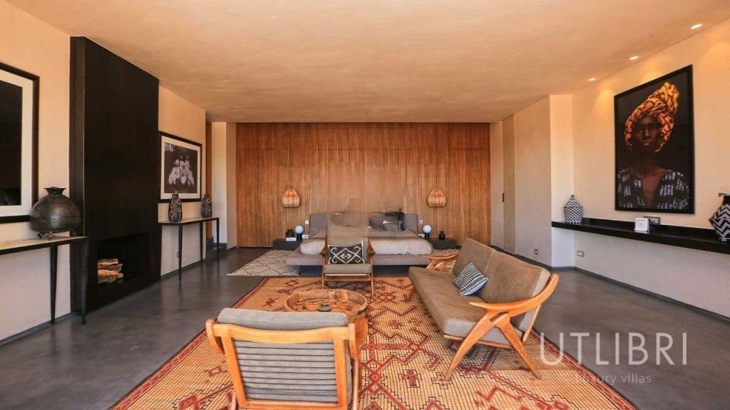 Extraordinary villa, Road to Fes