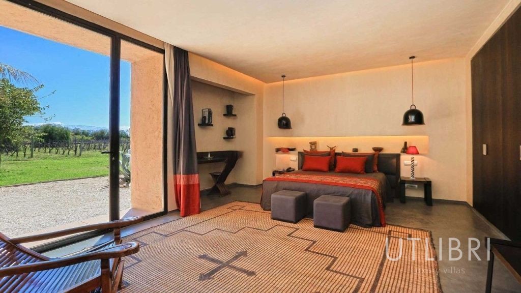 Extraordinary villa, Road to Fes