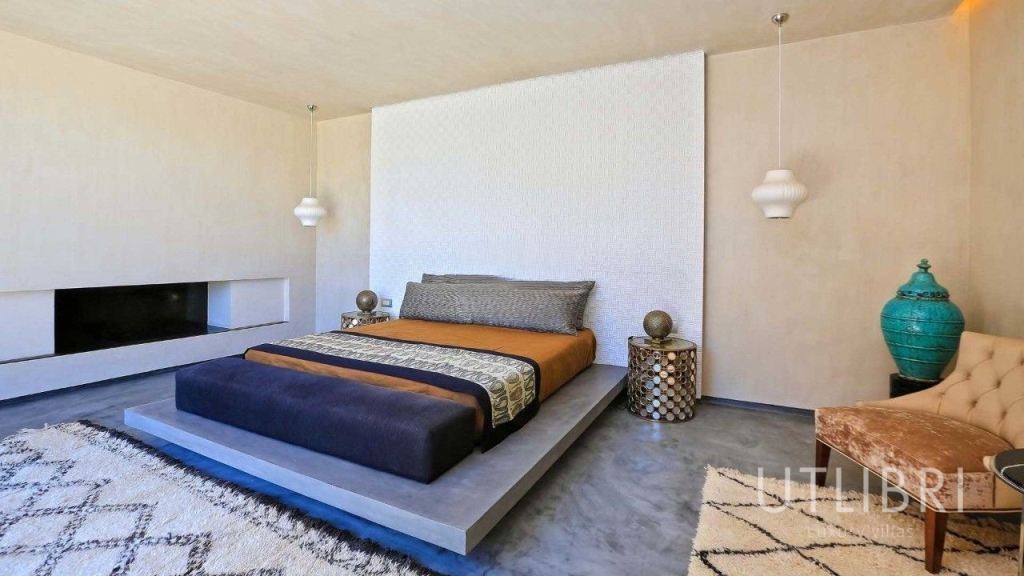 Extraordinary villa, Road to Fes