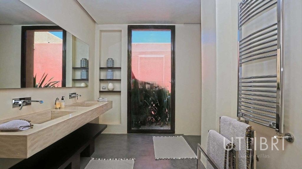 Extraordinary villa, Road to Fes