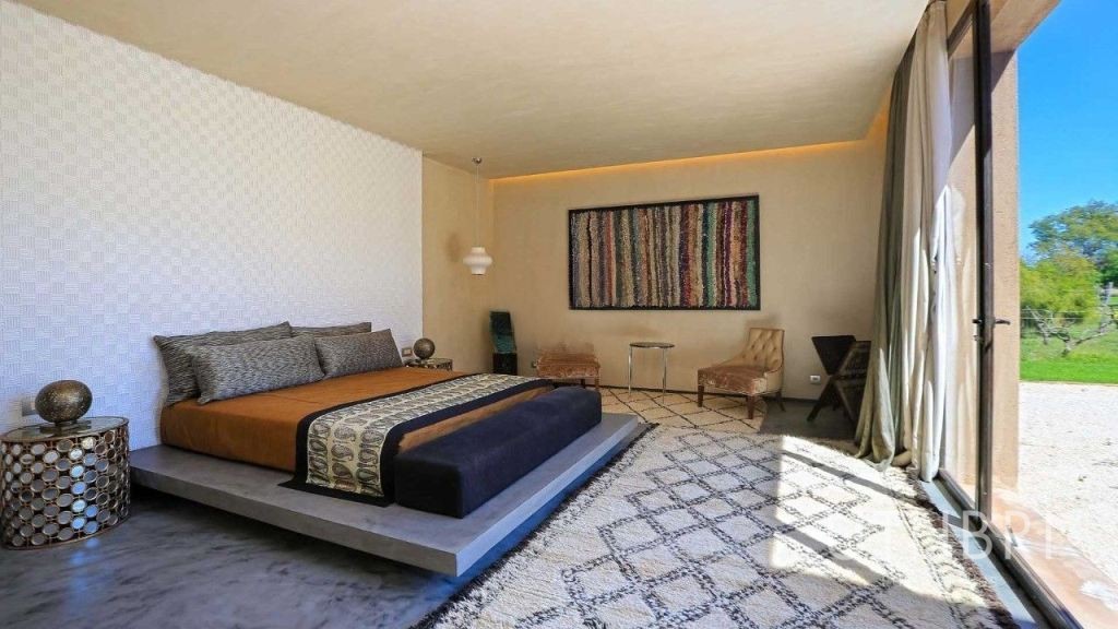 Extraordinary villa, Road to Fes