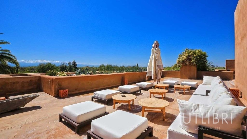 Extraordinary villa, Road to Fes