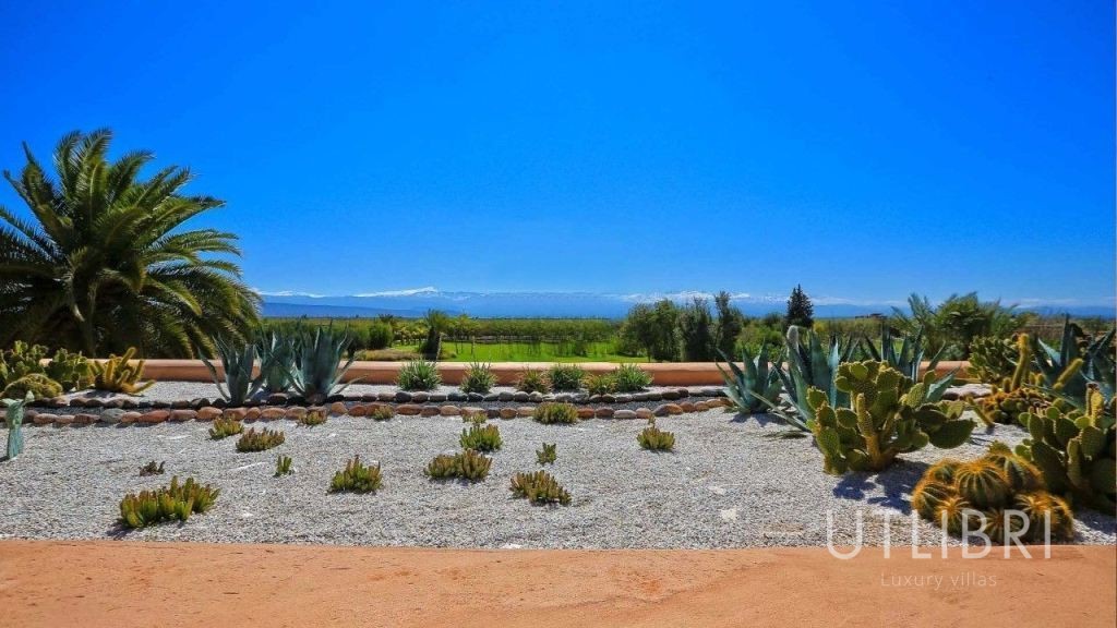 Extraordinary villa, Road to Fes