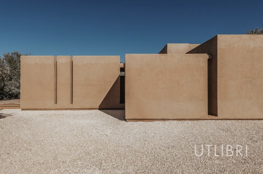 Extraordinary villa, Road to Fes
