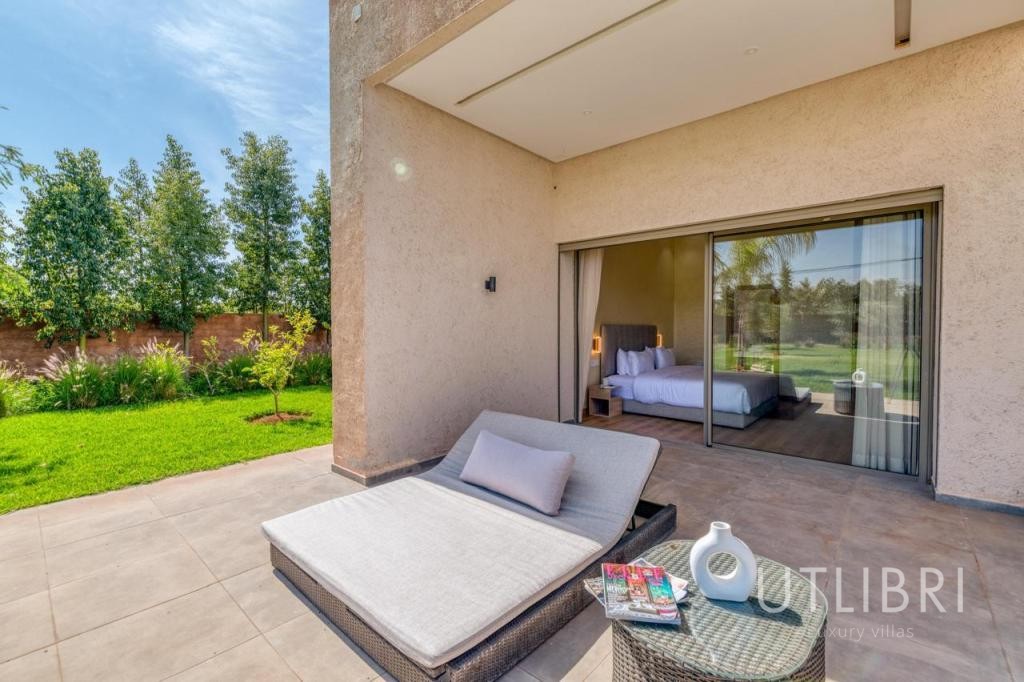 Extraordinary villa, Road to Fes