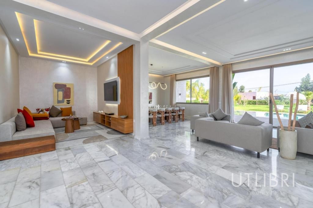 Extraordinary villa, Road to Fes