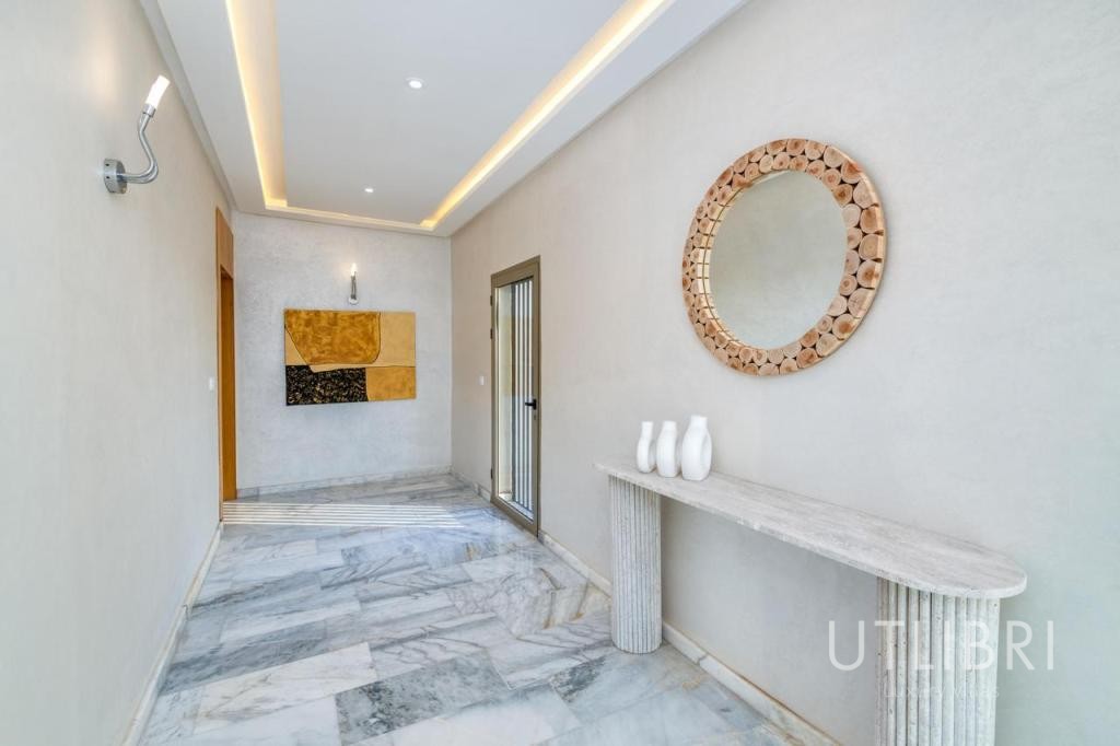 Extraordinary villa, Road to Fes