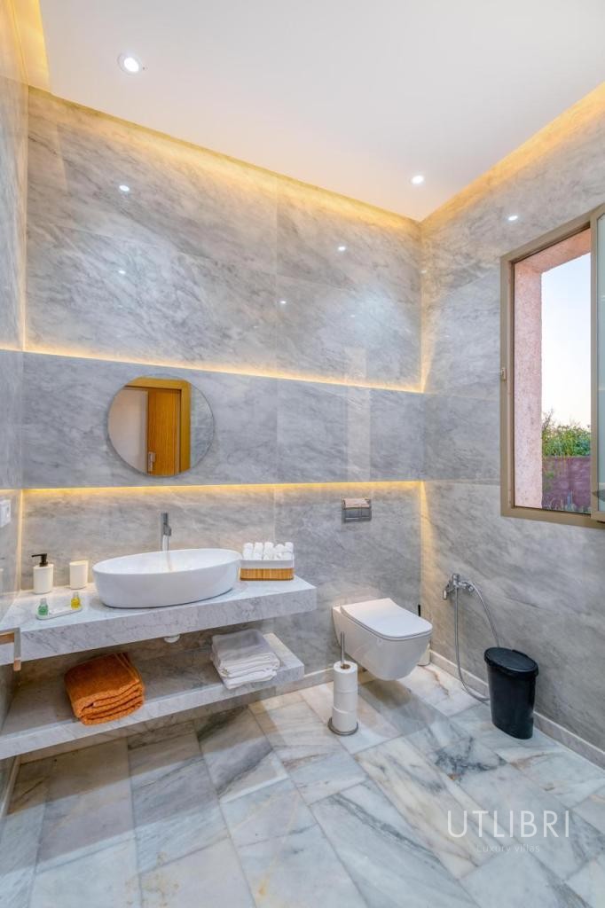 Extraordinary villa, Road to Fes