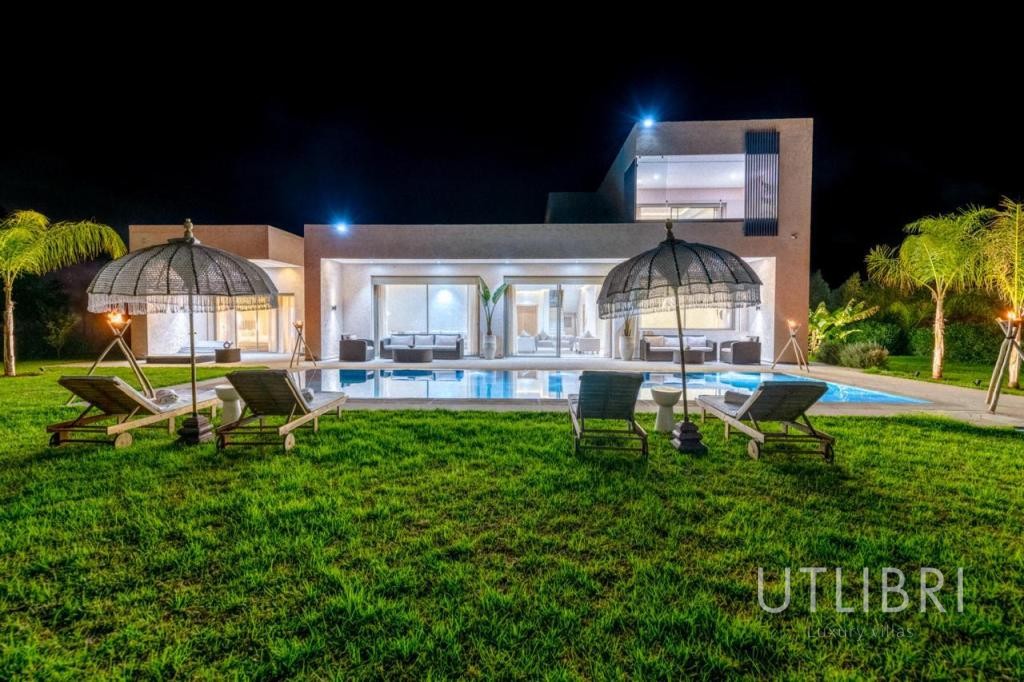 Extraordinary villa, Road to Fes