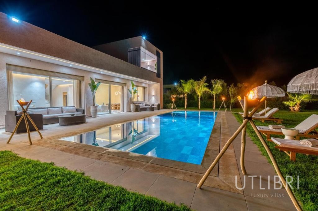 Extraordinary villa, Road to Fes