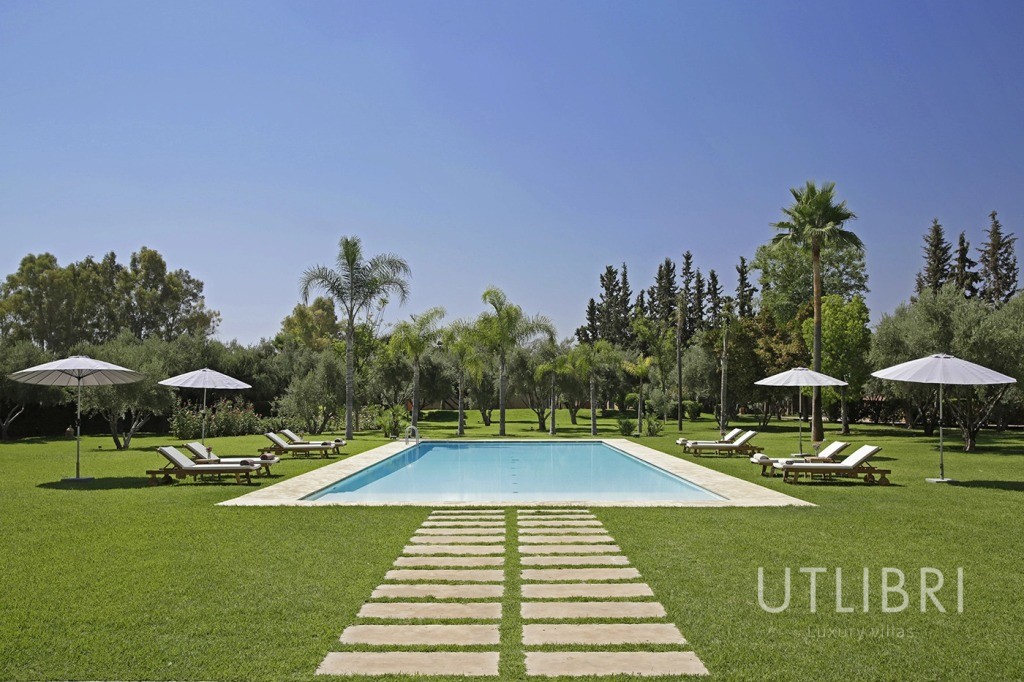 Extraordinary villa, Road to Fes