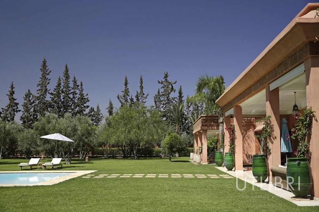 Extraordinary villa, Road to Fes