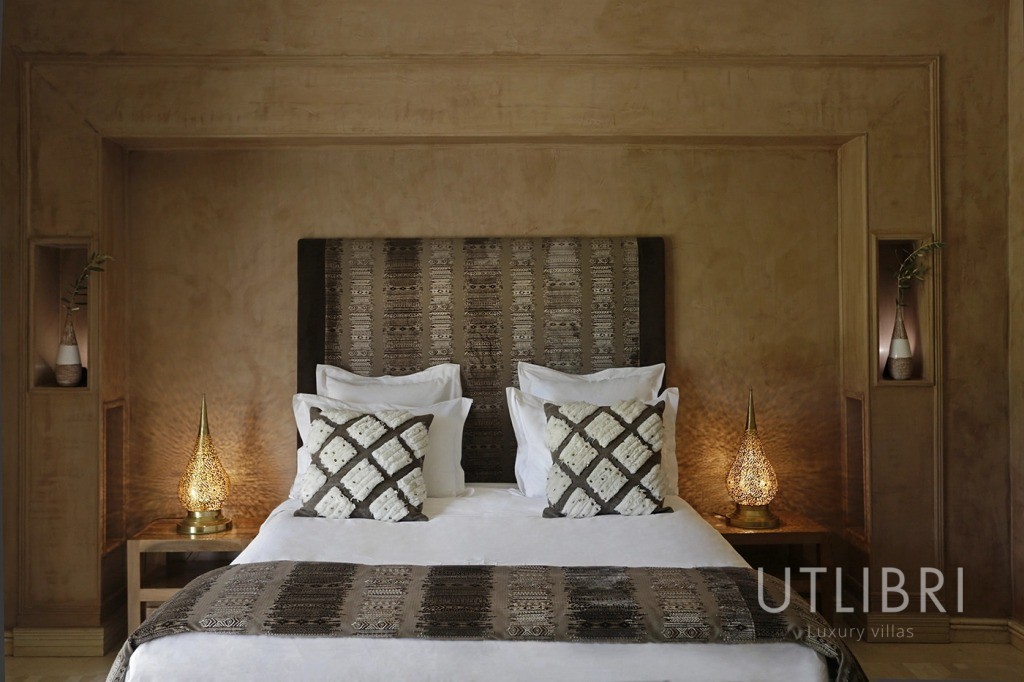 Extraordinary villa, Road to Fes