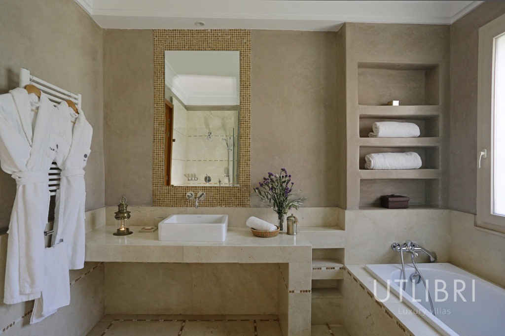 Extraordinary villa, Road to Fes