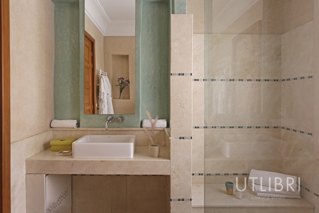 Extraordinary villa, Road to Fes