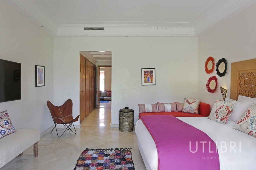 Extraordinary villa, Road to Fes