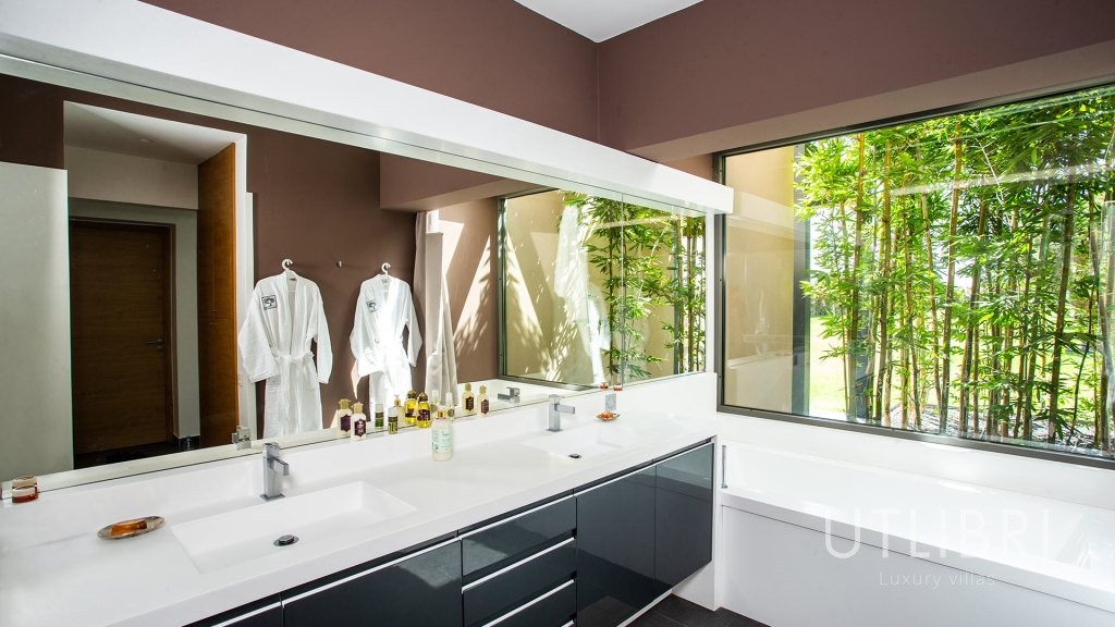 Extraordinary villa, Royal Palm and around