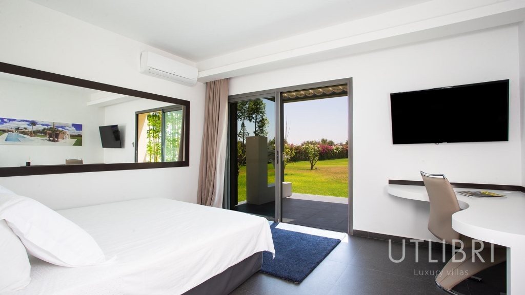 Extraordinary villa, Royal Palm and around