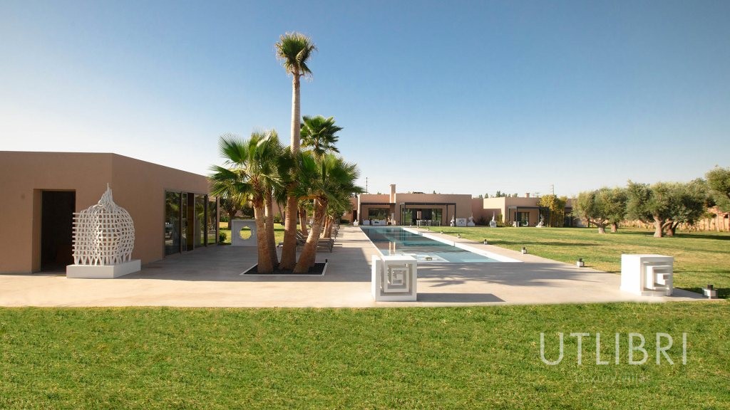 Extraordinary villa, Royal Palm and around