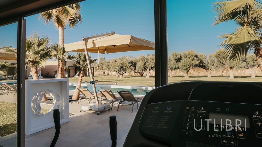 Extraordinary villa, Royal Palm and around