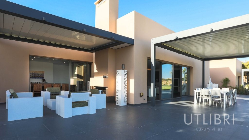 Extraordinary villa, Royal Palm and around