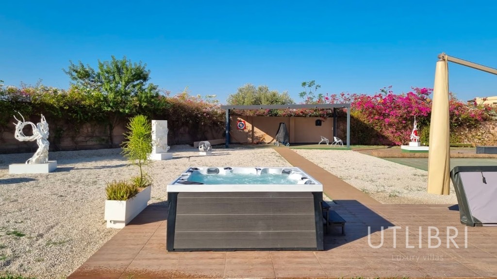 Extraordinary villa, Royal Palm and around