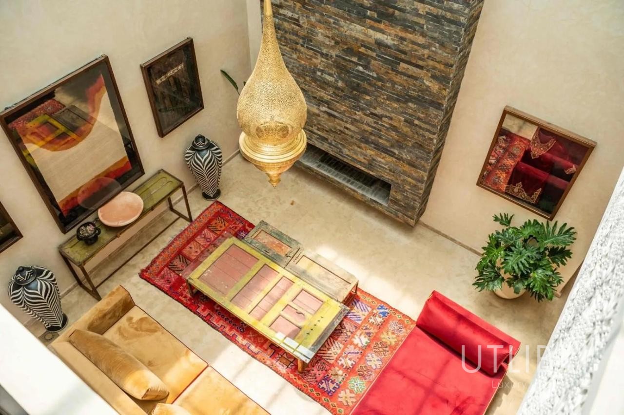 Extraordinary villa, Road to Fes