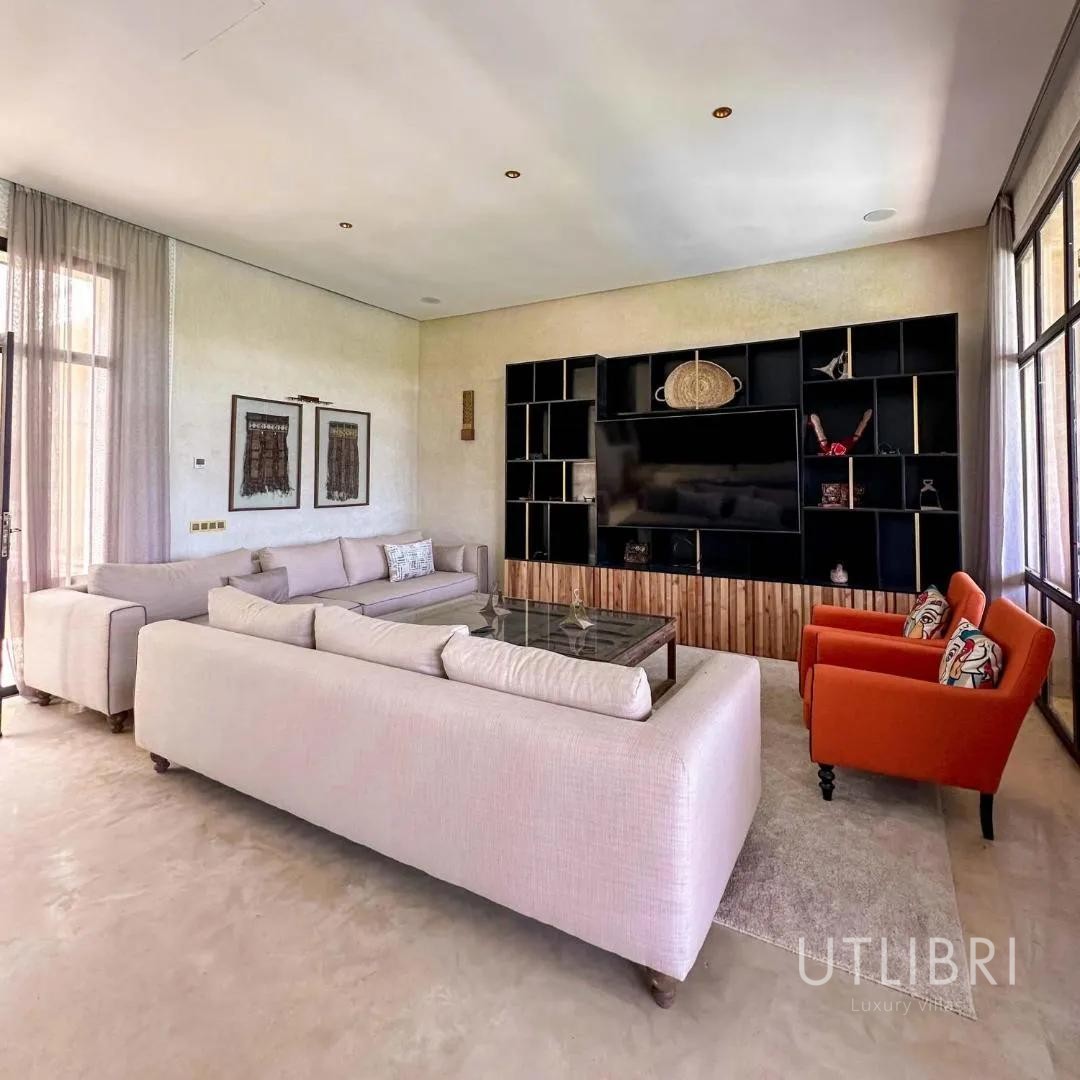 Extraordinary villa, Road to Fes