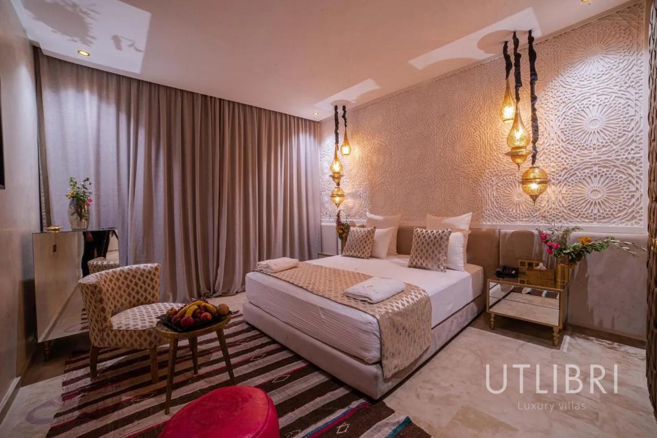 Extraordinary villa, Road to Fes