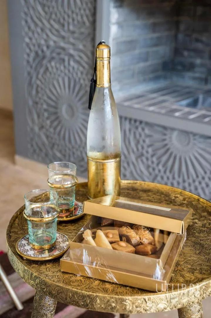 Extraordinary villa, Road to Fes